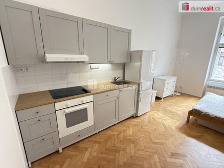 Pronájem bytu 1+kk 38 m2 - Fotografie 2