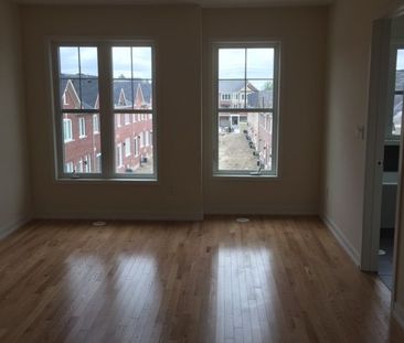 For Lease - 19 Torah Gate, Vaughan, Ontario - Photo 2