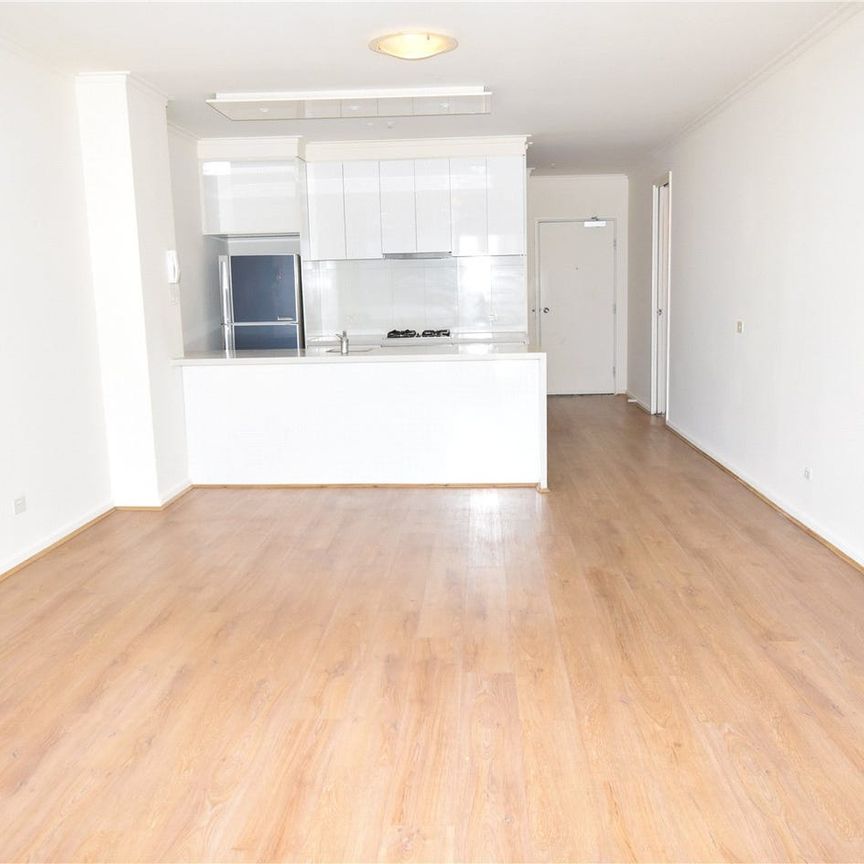 Stylish Southbank Living with Space, Comfort & Secure Parking - Photo 1