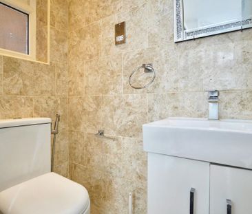 3 bedroom ground floor flat to rent - Photo 3
