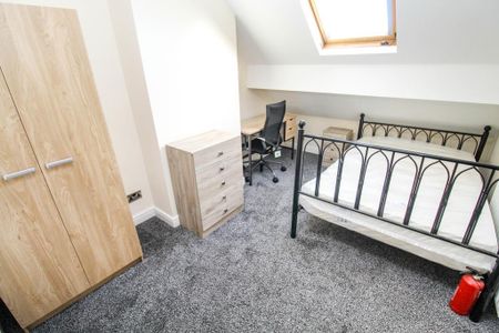 4 bedroom terraced house to rent - Photo 2