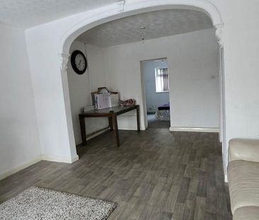 4 bedroom semi-detached house to rent - Photo 1