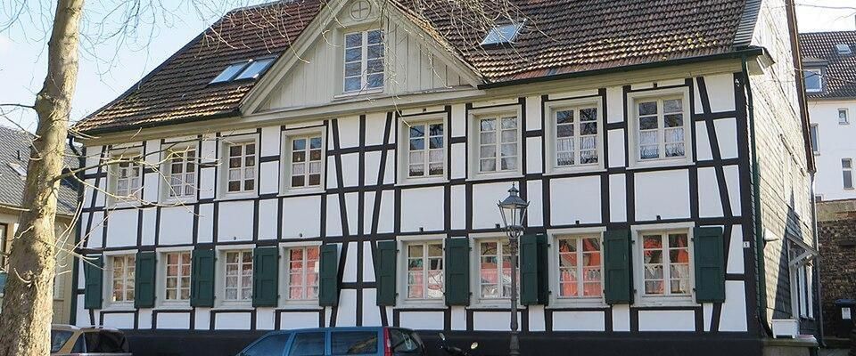 Charmante Dachgeschosswohnung im historischen Fachwerkhaus in Hagen – verfügbar ab 01.01.2026 - Foto 1