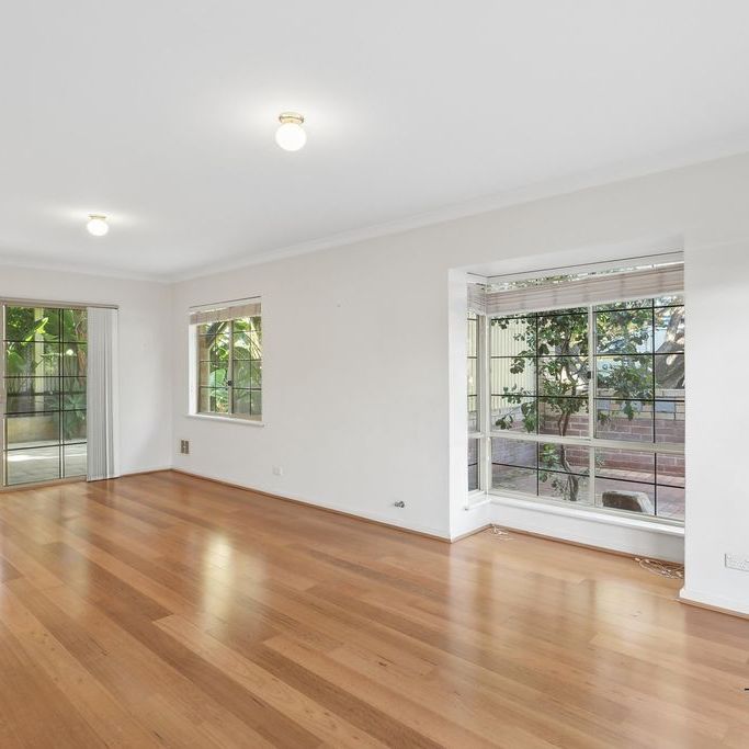 Spacious & Stylish - Photo 1