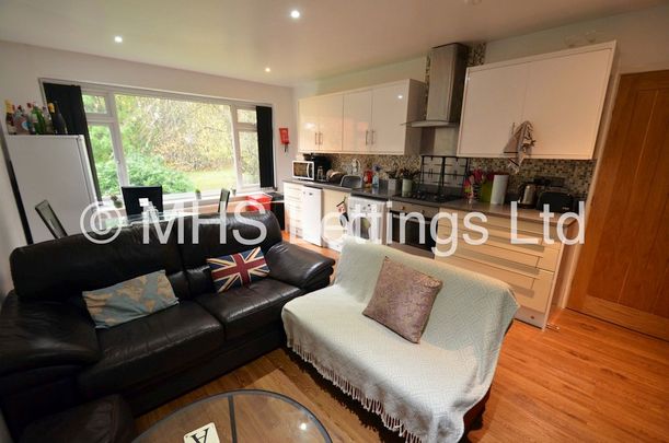 3 Bedroom Ground Floor Flat for rent in The Poplars - Photo 1