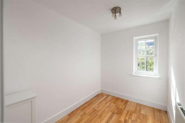 Brookfield Drive, Horley, RH6 - Photo 1