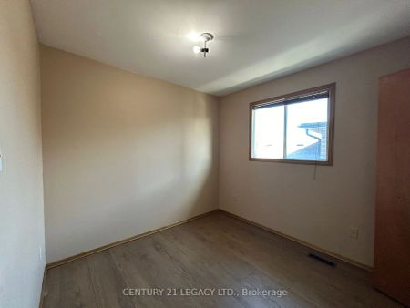 Property For Lease | W8082754 - Photo 3