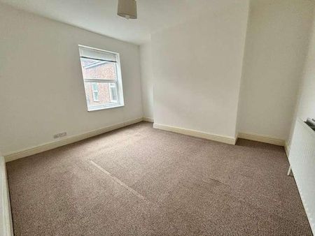 Bury New Road, Prestwich, M25 - Photo 2