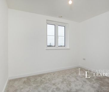 4 bedroom detached house to rent - Photo 2