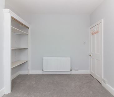 4 Bed Terraced House, Boscombe Road, SW17 - Photo 1