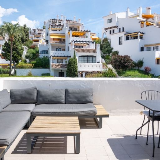 2 Bedroom Apartment For Rent in Nueva Andalucía, Málaga - Foto 1