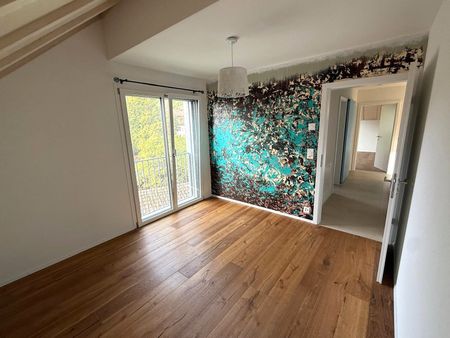 Helle 4.5-Zimmer-Wohnung mit zwei Balkonen und einer grosszügigen Galerie - Foto 3