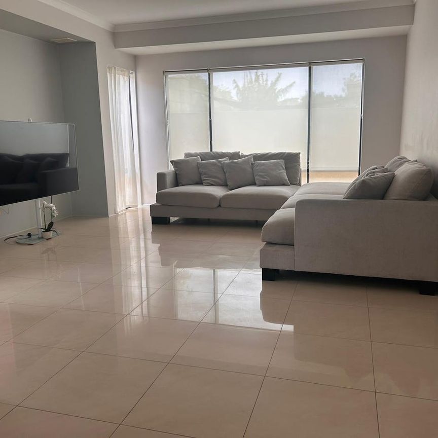 Fully Furnished Executive Coastal Home - 6 Channel View, Dawesville - Photo 1