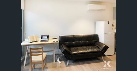 Stylish Fully Furnished 1-Bed, 1-Bath in Iconic 888 Collins - Photo 5