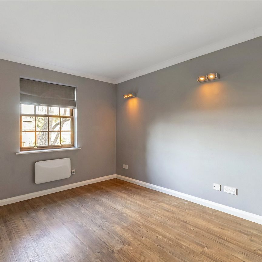 Princes Road, Weybridge, Surrey, KT13 flat to rent - Photo 1