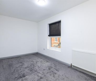 4 bed House - Mid Terrace To Let - Photo 2