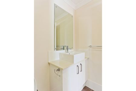 2/208 Fisher Street, - Photo 5