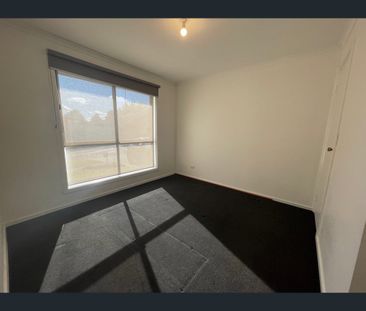 60 Queensbury Way, Werribee, Vic 3030 - Photo 3