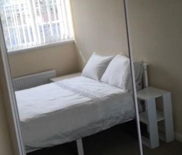 1 bedroom in a house share to rent - Photo 4