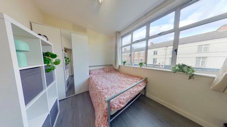 4 bedroom flat to rent - Photo 5