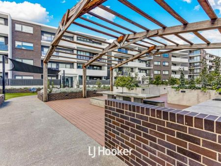 Walk to Shops and Train Station! - Photo 2