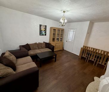 3 bedroom house to rent - Photo 2