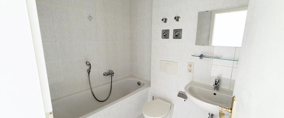 ++ gemütlich wohnen mit Balkon & Wanne – charmante 2-Raum-Wohnung am Heinrich-Braun-Klinikum ++ - Photo 1