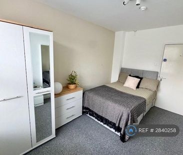 13 bedroom detached house to rent - Photo 5