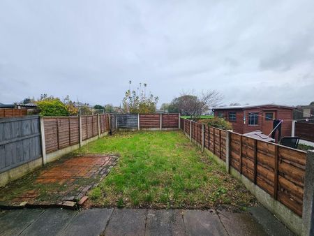 3 bedroom semi-detached house to rent - Photo 5