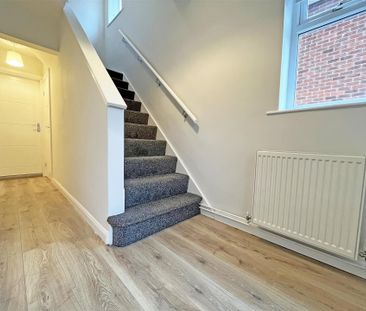 3 bedroom Semi-detached house to rent - Photo 3