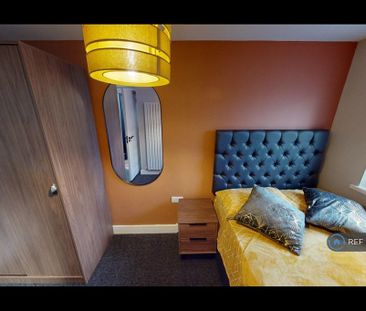 1 bedroom in a house share to rent - Photo 2