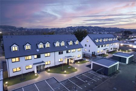 A modern penthouse apartment located on Hythe's shoreline. - Photo 2