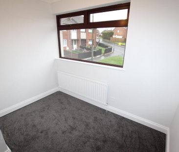 42 Queens Avenue, Newtownabbey, BT36 5HU - Photo 2