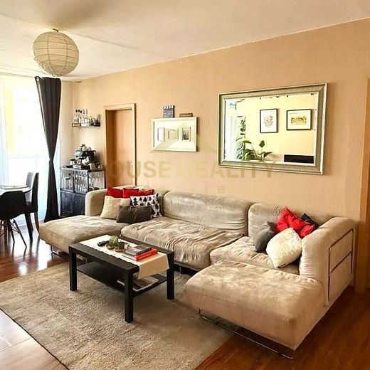 Pekný zariadený 3 izbový byt s lodžiou, Púpavová ulica, Bratislava IV. Karlova Ves - Photo 1