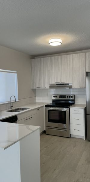 Nassau House - Photo 1