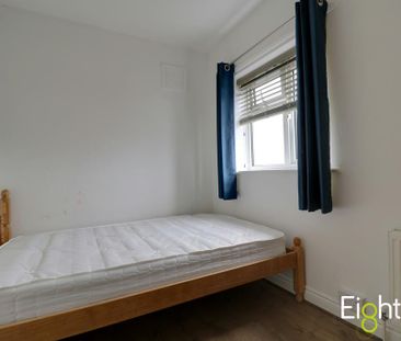 4 bedroom semi-detached house to rent - Photo 5