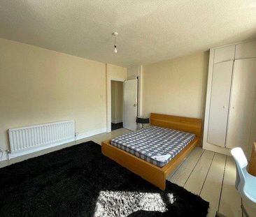 3 bedroom flat to rent - Photo 3