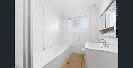 Freshly Updated Home in Sought-After Crestwood Catchment - Photo 4