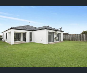 Immaculate & Central Family Home - Photo 3