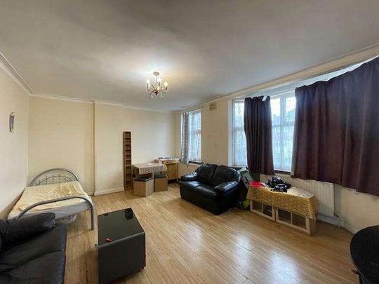 St. Margarets Road, Edgware, HA8 - Photo 1