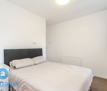 3 bed Flat for Rent - Photo 6