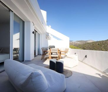 Luxury Flat for rent in Benahavís, Spain - Photo 2