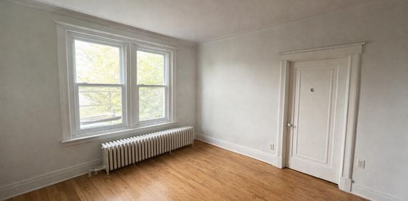 4½ Apartment Available - A louer • For Rent - Photo 2