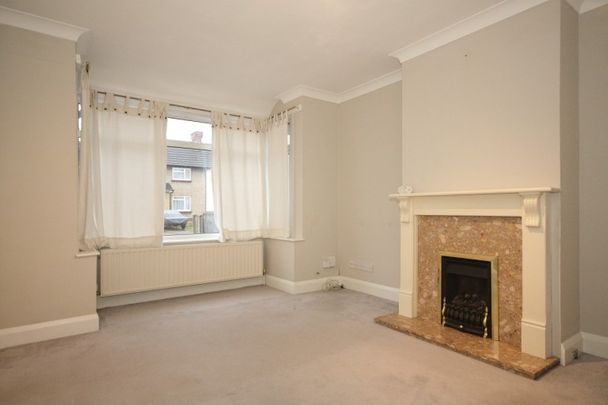 Prairie Road, Addlestone - Photo 1