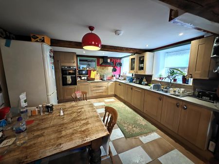 3 bedroom semi-detached house to rent - Photo 4