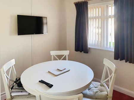 2 bedroom detached bungalow to rent - Photo 2