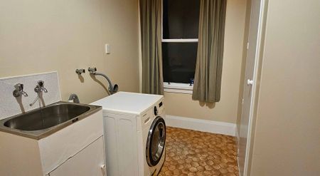 House with a view over Wellington - Photo 5