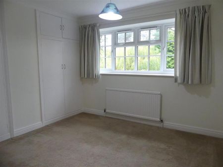 4 bedroom detached house to rent - Photo 5
