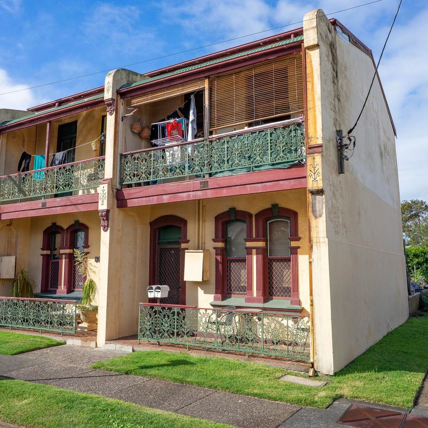 Charming One Bedroom Terrace Unit in Prime Location - Photo 2