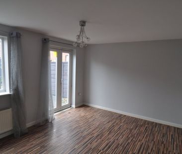 3 bed Semi-Detached - To Let - Photo 2